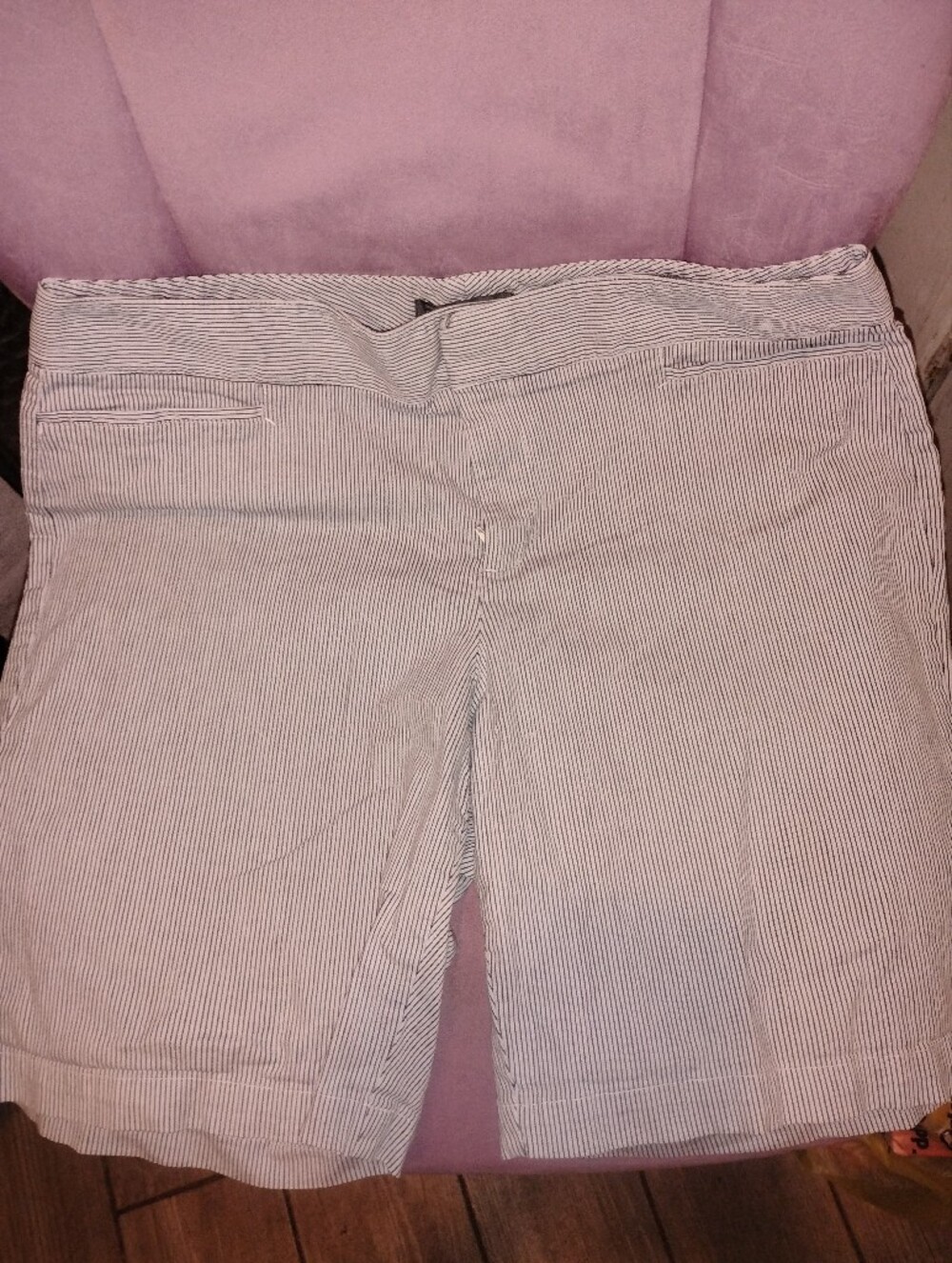 Dockers Petite Collection Grey White Pinstripe Shorts Stretch Size 14P